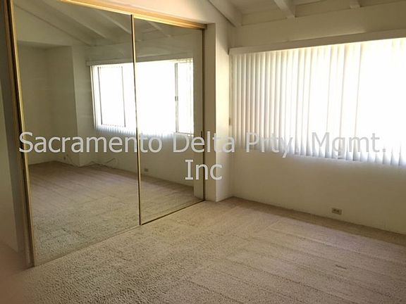 4th image of 2221 Woodside Ln Unit 3
