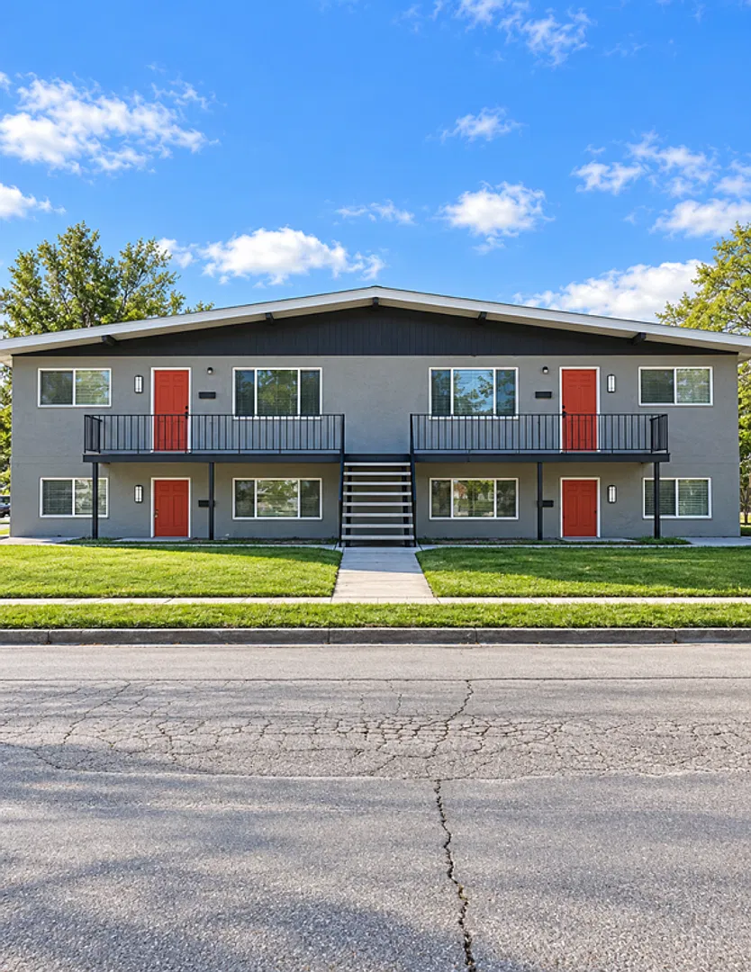 301 W Center St — Photo 1