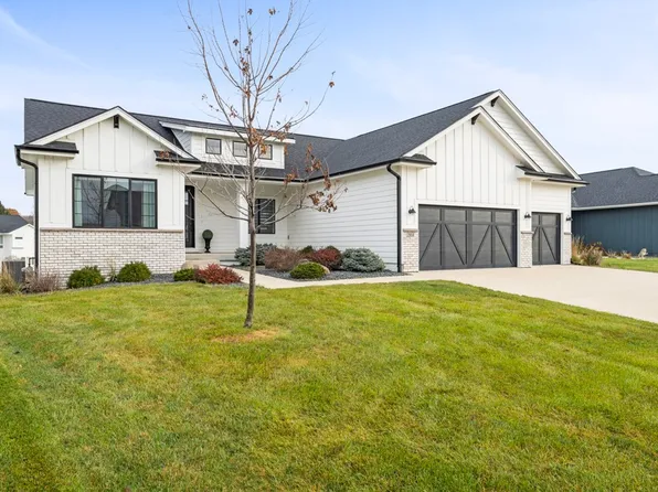 2959 Valley View Dr, West Des Moines, IA 50265