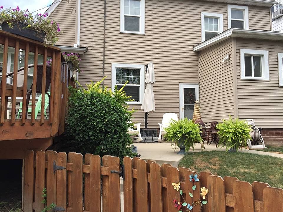 2nd image of 1640 Chestnut Blvd