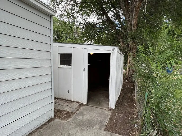 1016 E Roosevelt Ave — Photo 46