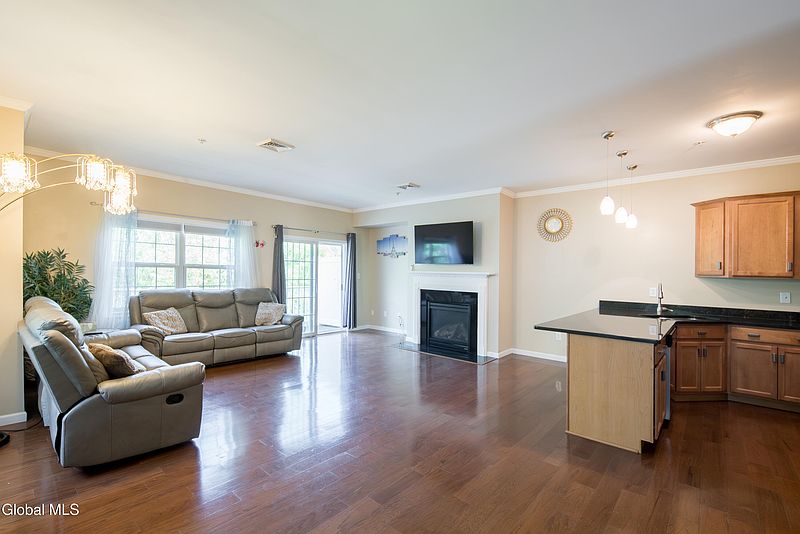 4th image of 501 Avalon Place