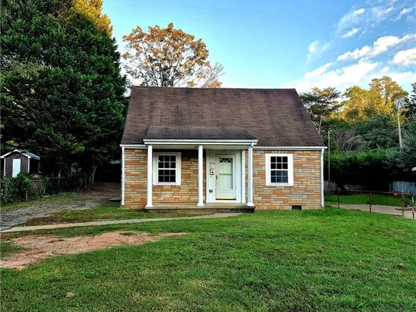 3309 Heitman Dr, Winston Salem, NC 27107