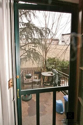 Rented by R New York | media 22