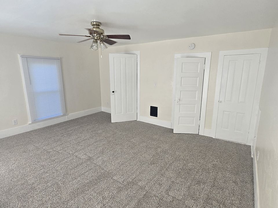 Bedroom, two entrance and closet