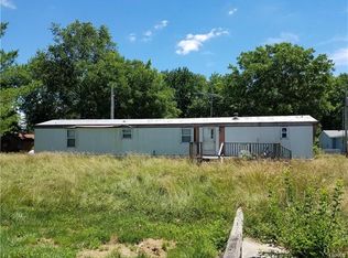 15820 Menzel Manor Dr, Carlyle, IL