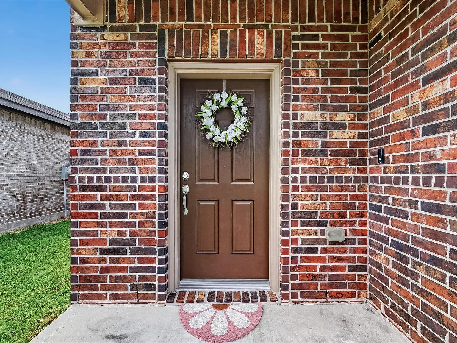 3 bed, 2.5 bath, 3360 sqft, $2,500 — Photo 2