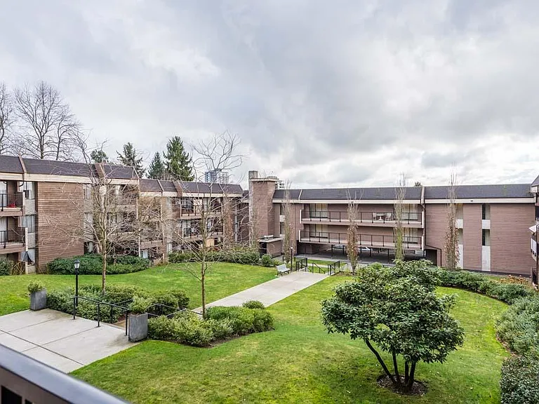 720 Queens Ave — Photo 12