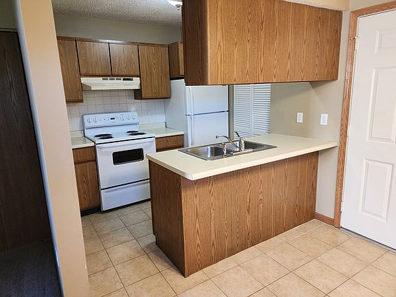 5th image of 7468 Huntington Dr #4