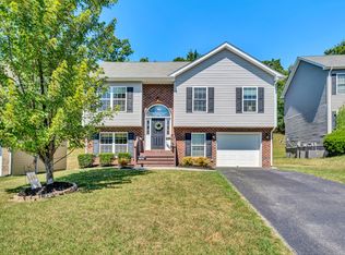 2082 Tula Dr, Salem, VA 24153