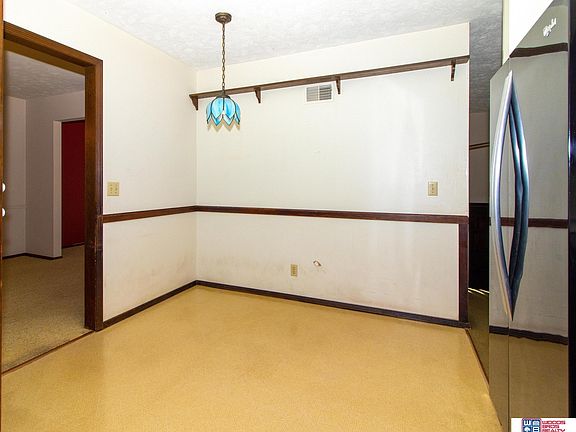 2nd image of 3020 Loveland Dr