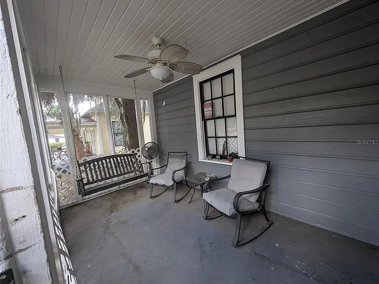 234 SW 3rd St — Photo 3