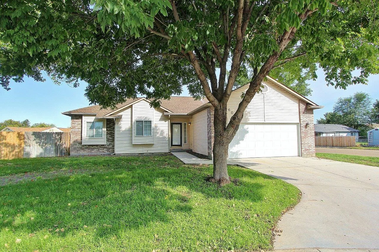 3 bed, 1342 sqft, $2,150 — Photo 1