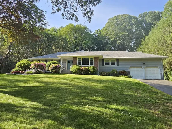 85 Canterbury Lane, Trumbull, CT 06611