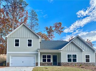 340 Pinebrook Dr, Waleska, GA 30183