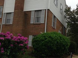 945 Park Ave, Herndon, VA 20170
