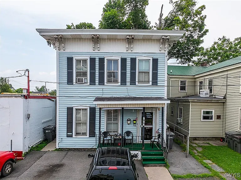 3 bed, $1,800 — Photo 1