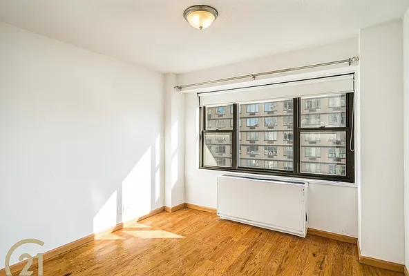 Rented by Century 21 Metropolitan | media 17