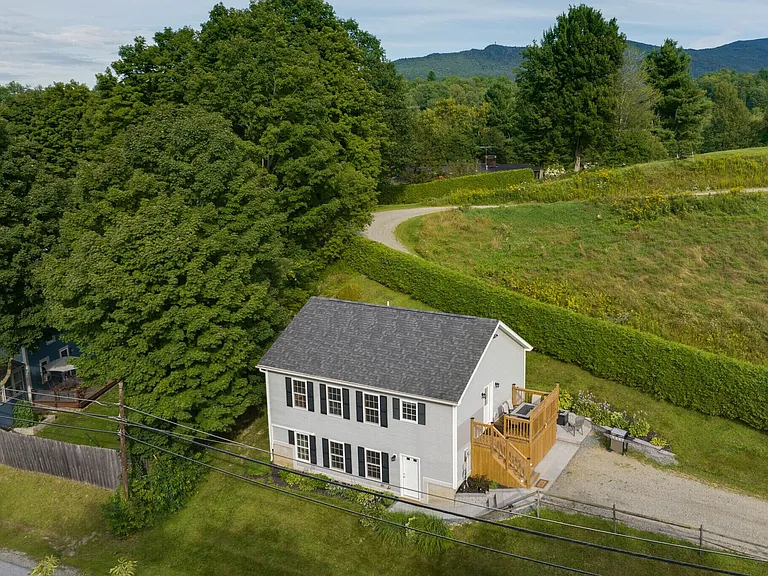 7 Village View Dr — Photo 3