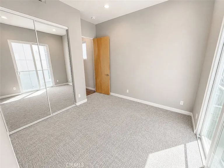 2406 Ocean Dr — Photo 16