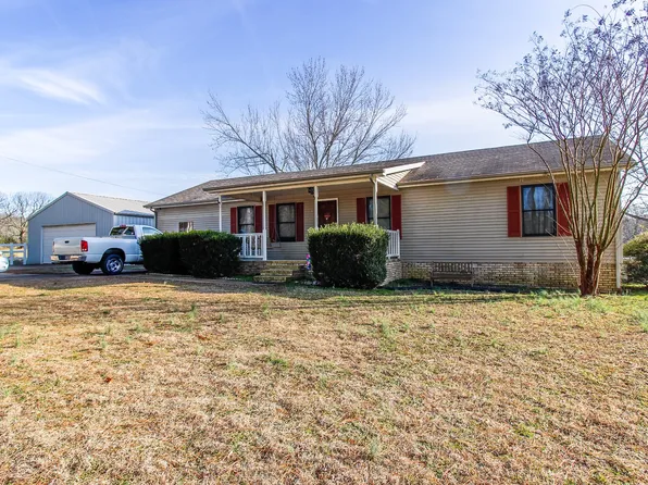 215 Lyles Rd, New Johnsonville, TN 37134