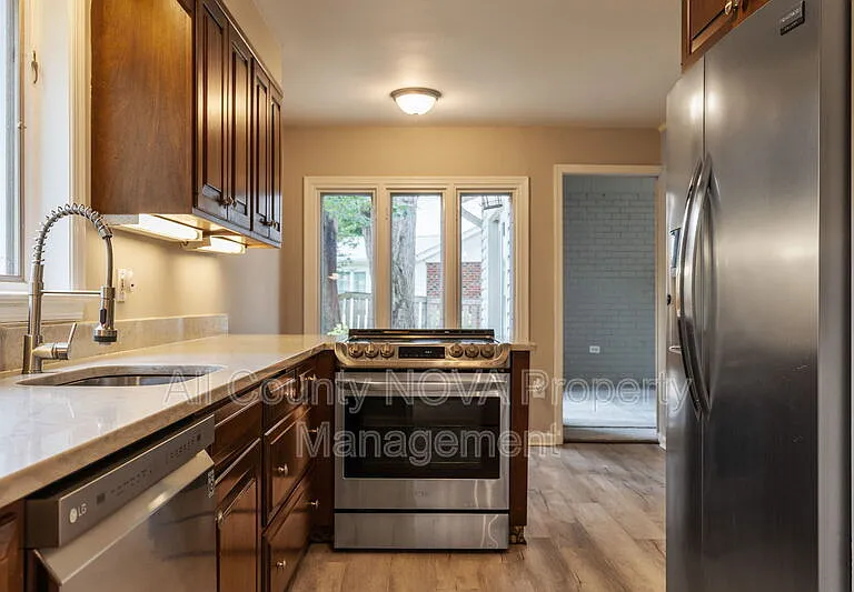 4126 Lenox Dr — Photo 10