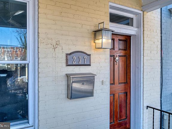 2nd image of 237 16th St SE