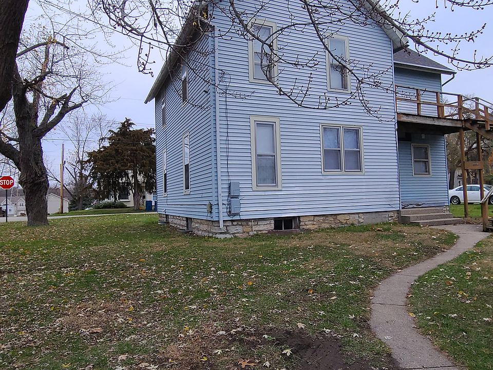 Back entrance near the one car garage.