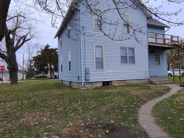 1522 W 1st St, Dixon, IL 61021