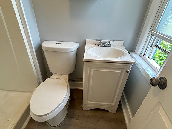 5th image of 3215 W 50th St #Up