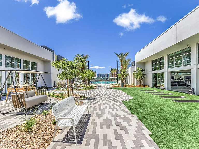 Ariva Luxury Residences — Photo 6