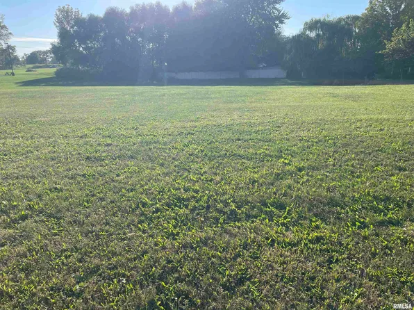 Ironwood Dr, Pekin, IL 61554