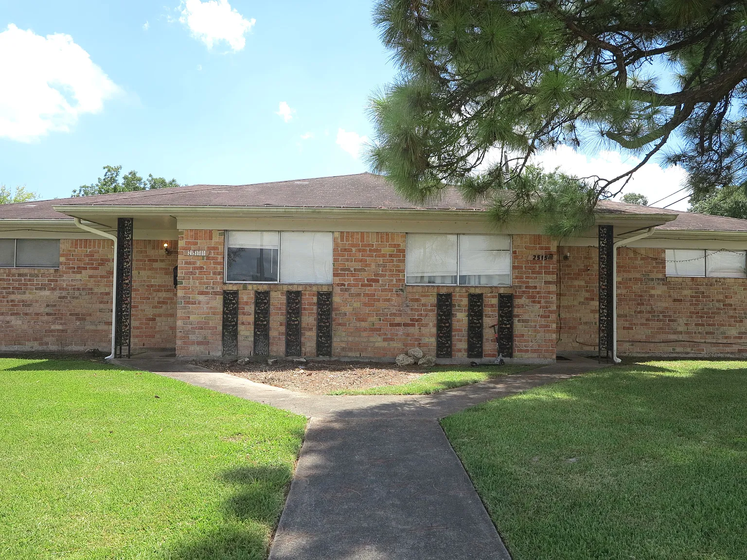 2 bed, 1.0 bath, $1,225 — Photo 1