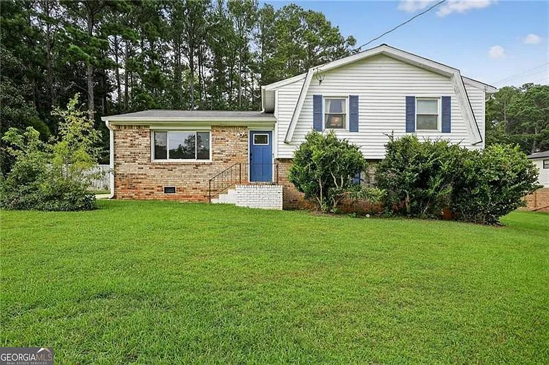 624 Village Lane Dr SW photo 1
