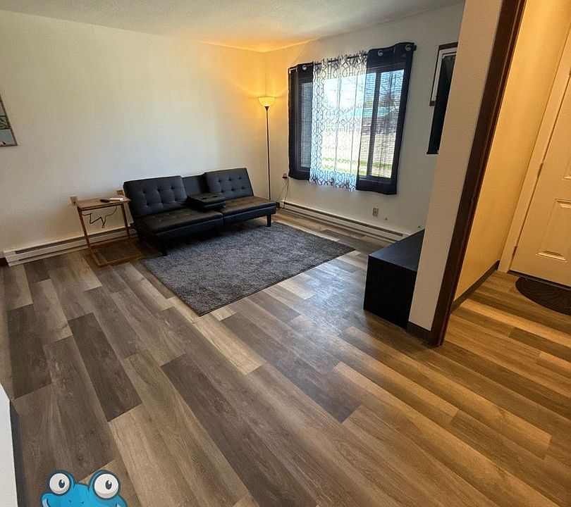 1st image of 906 11th St NE #3