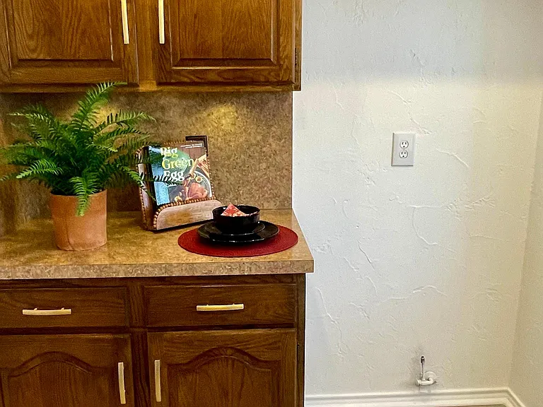 Kitchen
Refrigerator hook up
