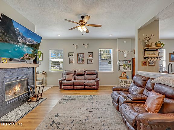 2nd image of 501 DEGAS Avenue