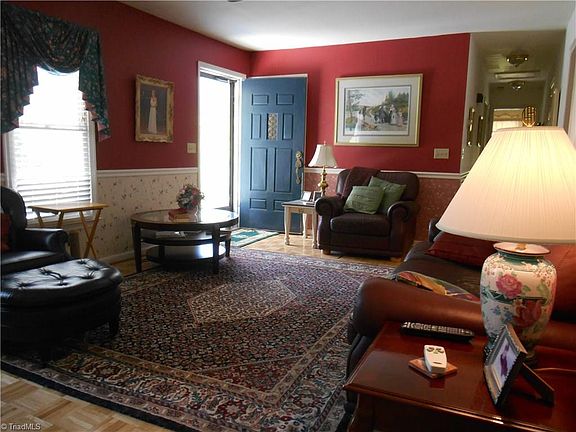 4th image of 185 Cedar Knoll Dr