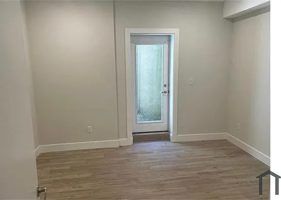 3 bed, 1000 sqft, $1,950 — Photo 3