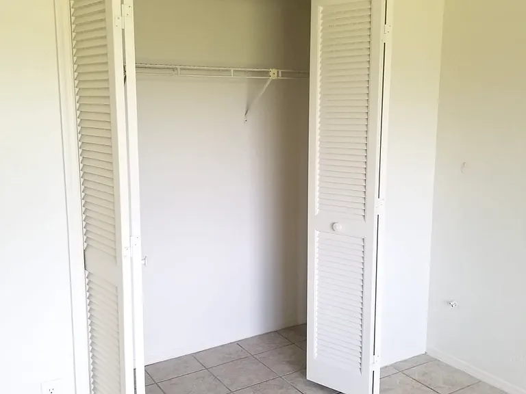1421 SE 4th Pl — Photo 16