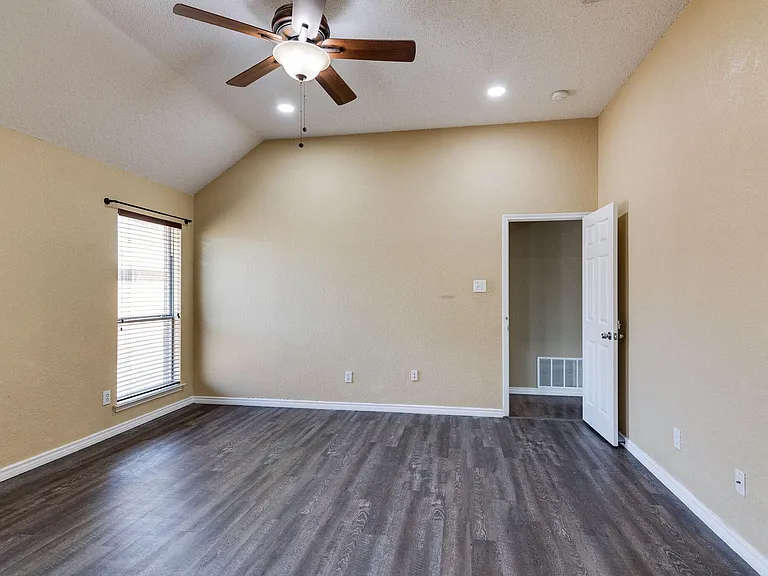 7704 Chandler Ct — Photo 17