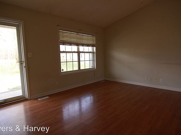 2nd image of 620 Woodhaven Dr