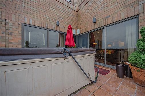 4th image of 101 N Main St APT 905