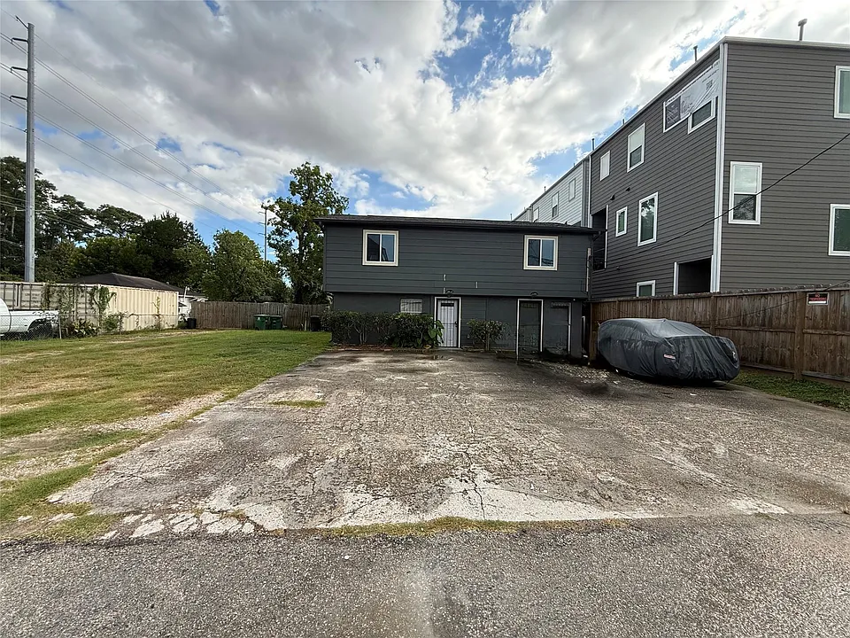 1105 Mansfield St