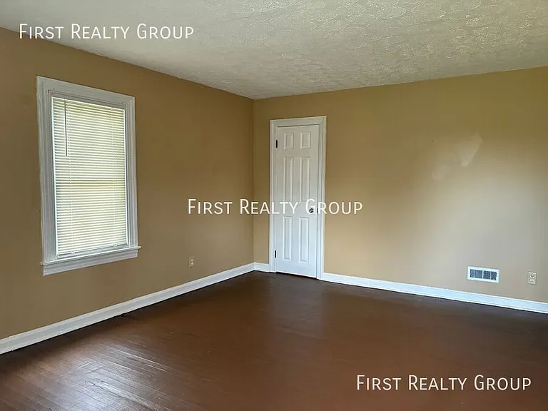 5290 Derby Rd — Photo 4