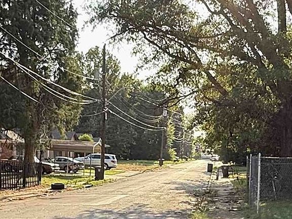 Exterior Neighborhood (street photo)