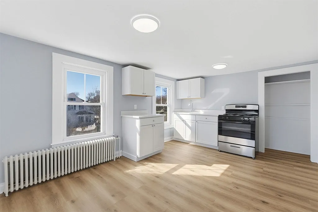 1 bed, 1.0 bath, 430 sqft, $1,900 — Photo 3