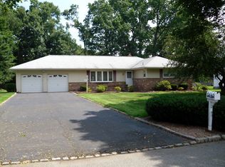 11 Oxford Dr, East Hanover, NJ 07936