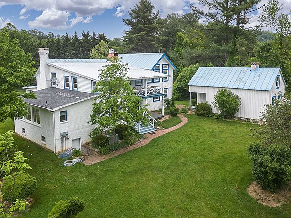 3rd image of 31 Greystone Ln