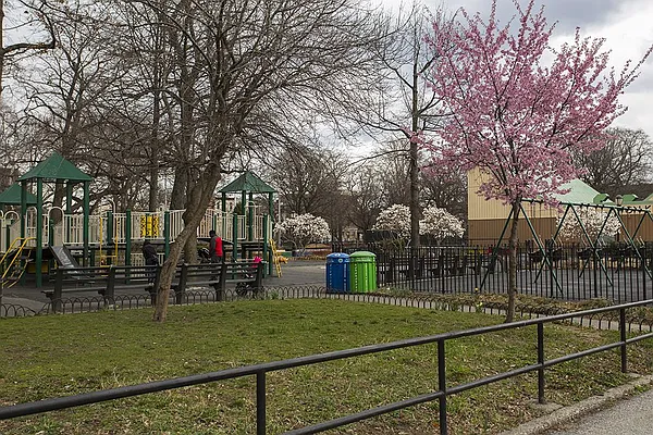 Rented by Dixon Advisory USA Inc. | media 22